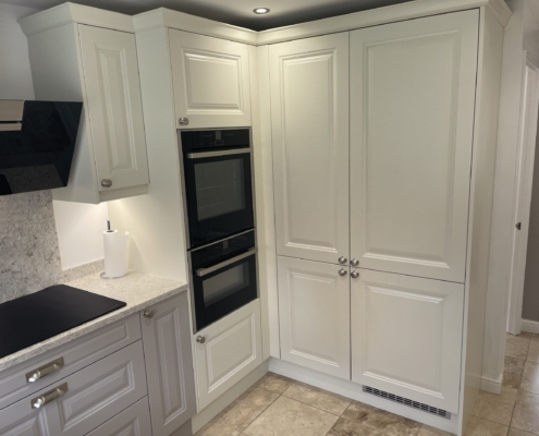 Jefferson cashmere kitchen with Fugen Irini quartz worktops, double oven and larder cupboards